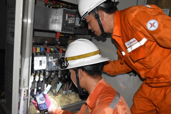 EVNHANOI nỗ lực tuyên truyền người dân sử dụng tiết kiệm điện  - 6