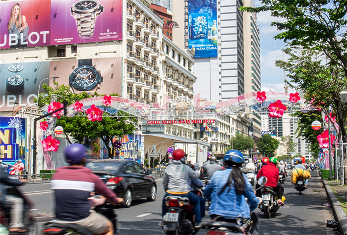 Một trong những tuyến đường đèn nghệ thuật do VINAMA JSC tài trợ và thi công trang trí.