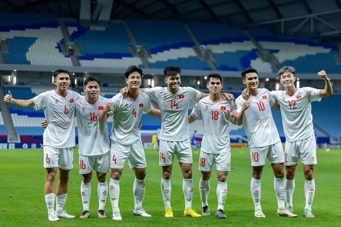 Les joueurs vietnamiens célèbrent leur but contre le Koweït lors du premier tour du groupe D de la phase finale du Championnat AFC U23 2024. Photo : Doan Huynh.