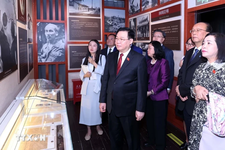 [Foto] Actividades del presidente de la Asamblea Nacional, Vuong Dinh Hue, en Yunnan (foto 3)