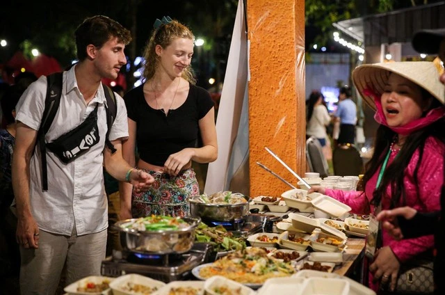 Những 'đóa hoa' thành công chào mừng kỷ niệm 49 năm thành lập Saigontourist Group