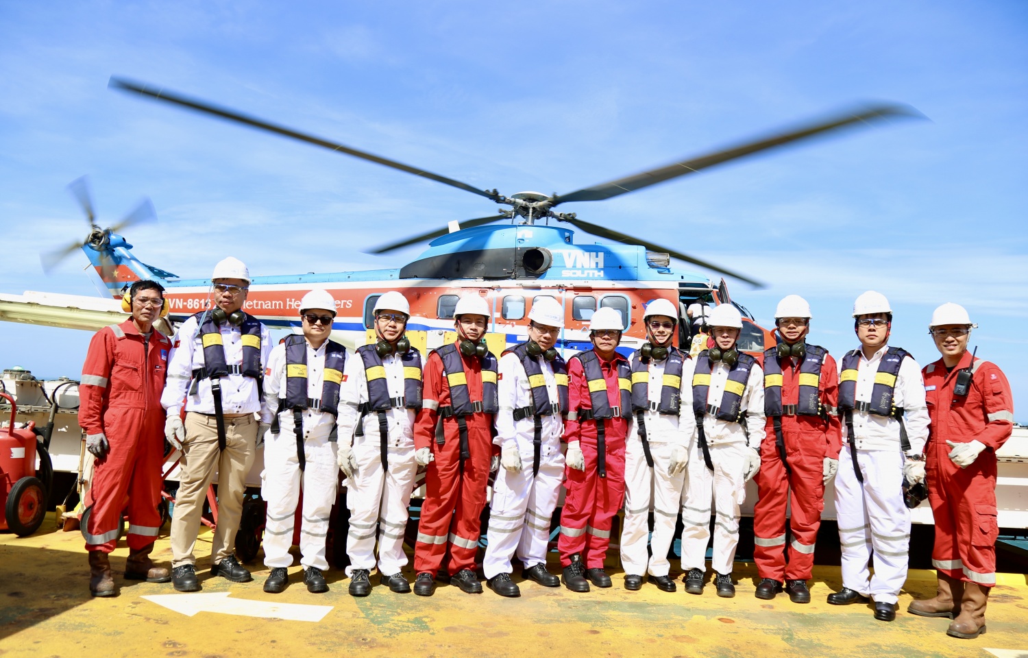 Lãnh đạo Bộ Công Thương, Petrovietnam thăm và chúc Tết người lao động trên FPSO Lam Son và giàn Diamond Lô 01&02