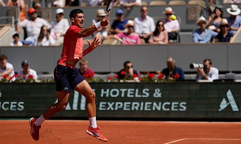 Djokovic s'impose rapidement au quatrième tour de Roland-Garros