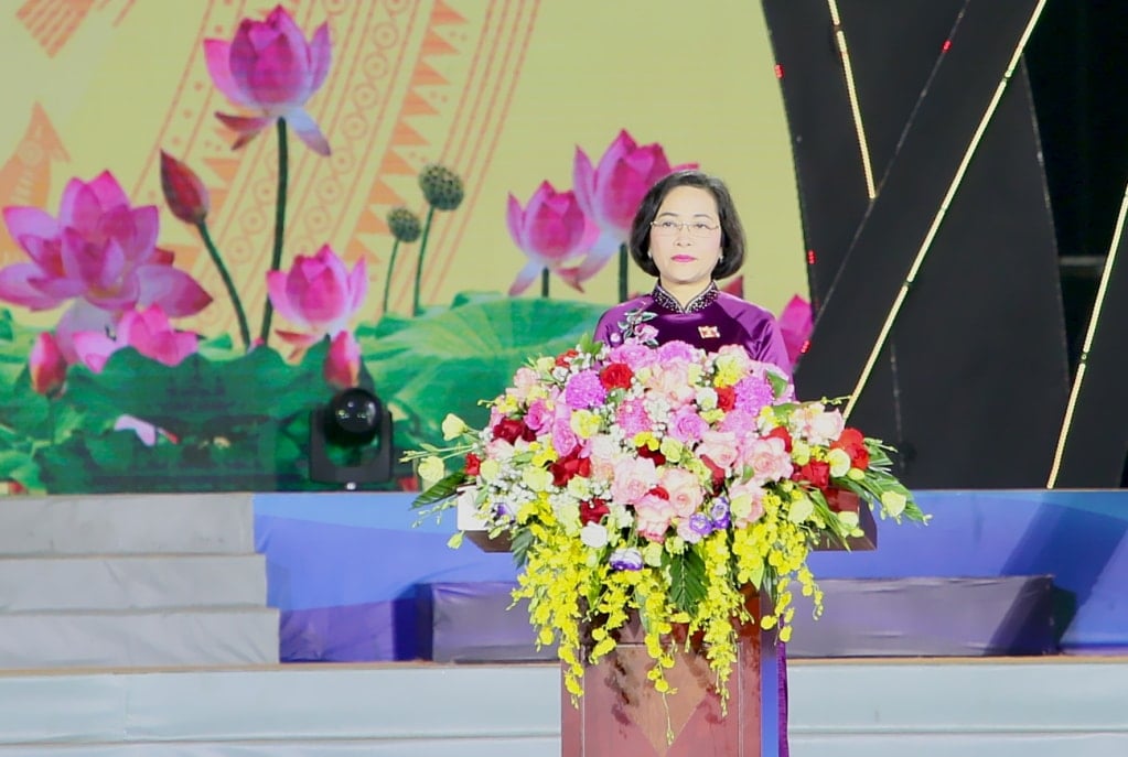 La camarada Nguyen Thi Thanh, miembro del Comité Central del Partido y vicepresidenta de la Asamblea Nacional, pronunció un discurso en la ceremonia.