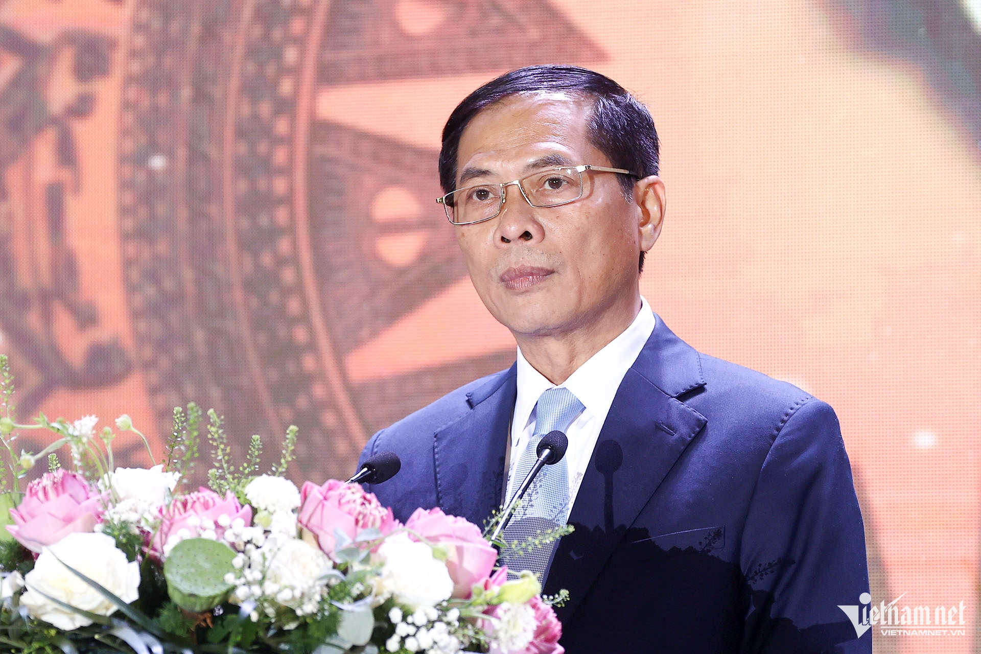 Foreign Minister: Proud that many Vietnamese people around the world are respected