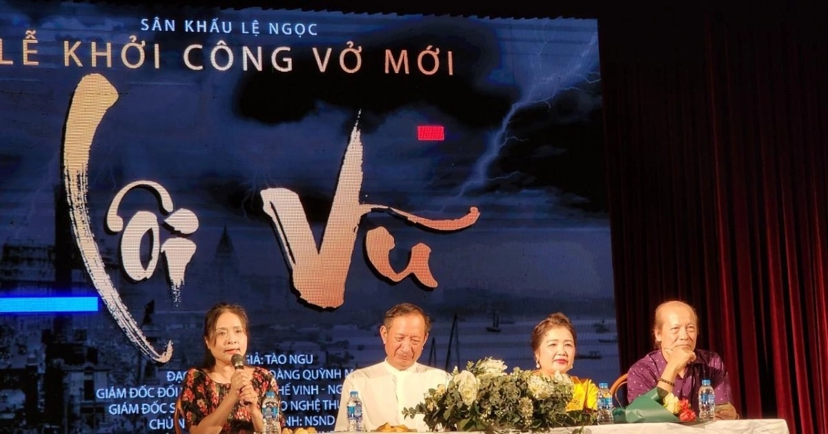 NSND Hoàng Quỳnh Mai áp lực khi làm đạo diễn vở "Lôi vũ"