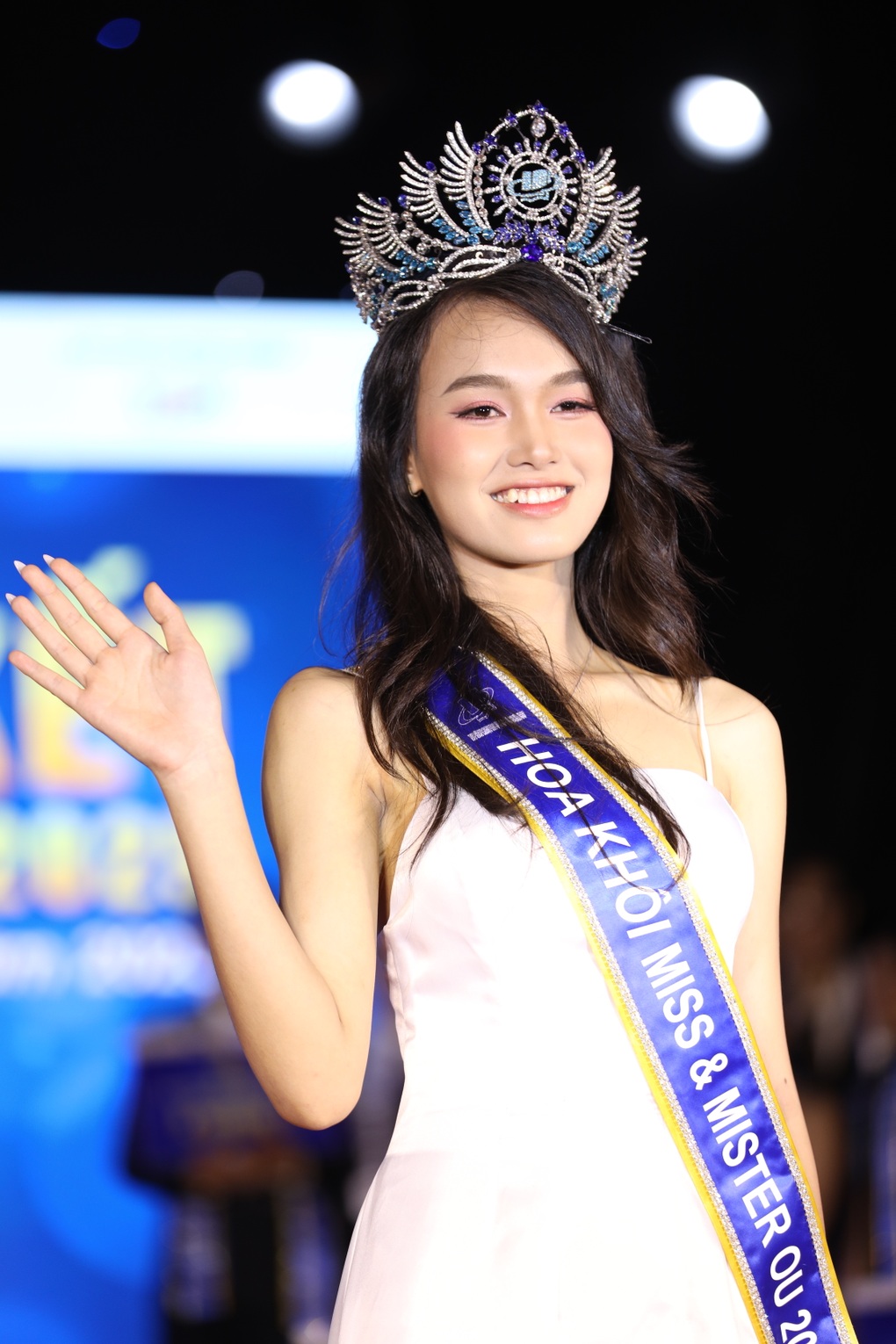 Nữ sinh cao 1,71m trở thành hoa khôi trường đại học - 2