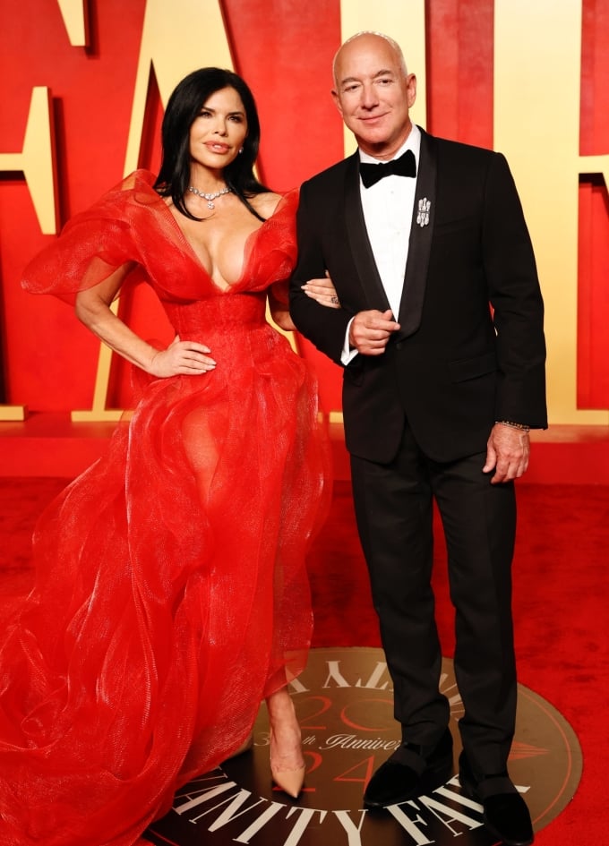 Milliardär Jeff Bezos und Lauren Sanchez auf dem roten Teppich der Oscar-Afterparty 2024. Foto: AFP