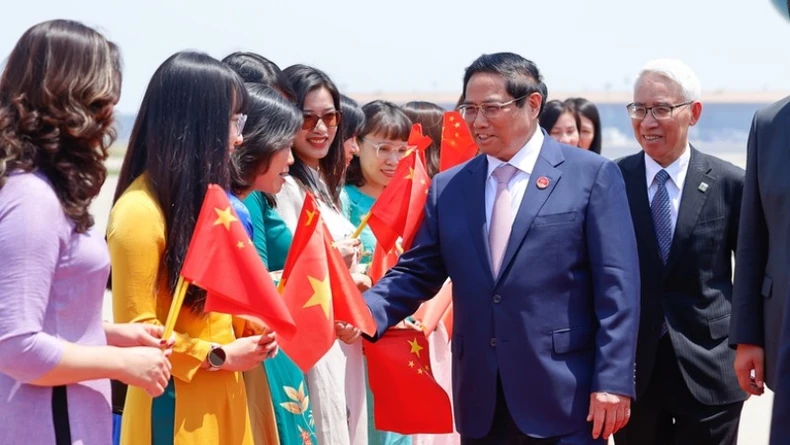 Premierminister Pham Minh Chinh kommt in Peking an, Foto 2