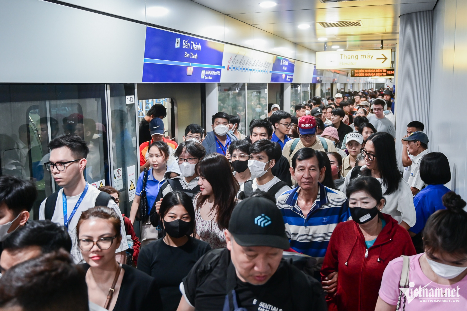 avec le métro ben thanh suoi tien 5 81581 (1).jpg