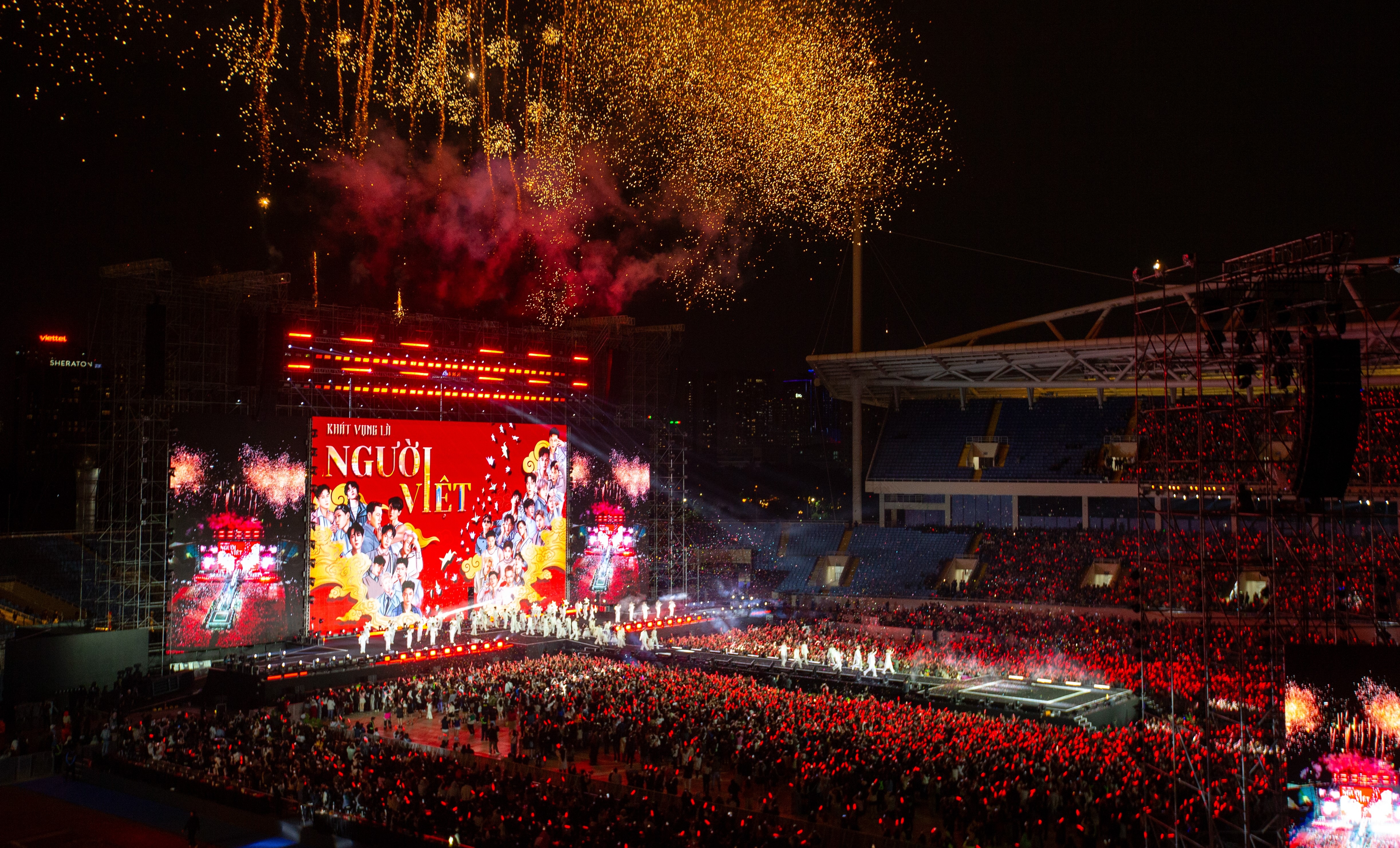 Concert Anh trai say hi: HIEUTHUHAI, Anh Tú bất ngờ hóa thành siêu nhân - 1