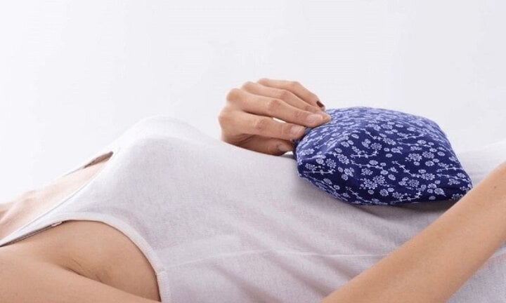 Warm compresses are great for postpartum belly skin care.