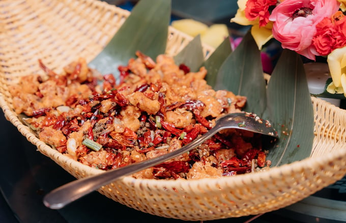 Menu du poulet frit au piment séché du Sichuan