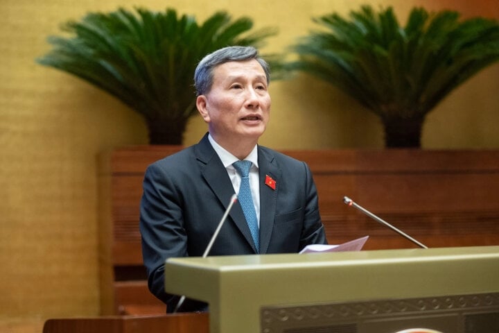 El presidente de la Comisión de Ciencia, Tecnología y Medio Ambiente de la Asamblea Nacional, Le Quang Huy, presentó un informe resumido explicando la recepción del proyecto de Ley de Telecomunicaciones (enmendado).