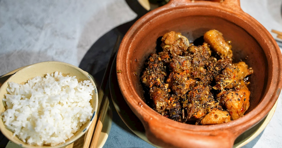 Le poulet au curry et au poulet à la citronnelle et au piment figurent parmi les 100 meilleurs plats de poulet au monde