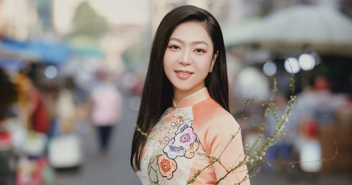 Ha Thanh Xuan muestra su belleza en Ao Dai y revela planes para celebrar el Tet en Vietnam.