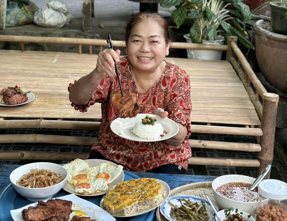 Vì sao nấu thịt kho tàu ăn tết, bà nội trợ dùng thêm lá mít và chanh?- Ảnh 2.