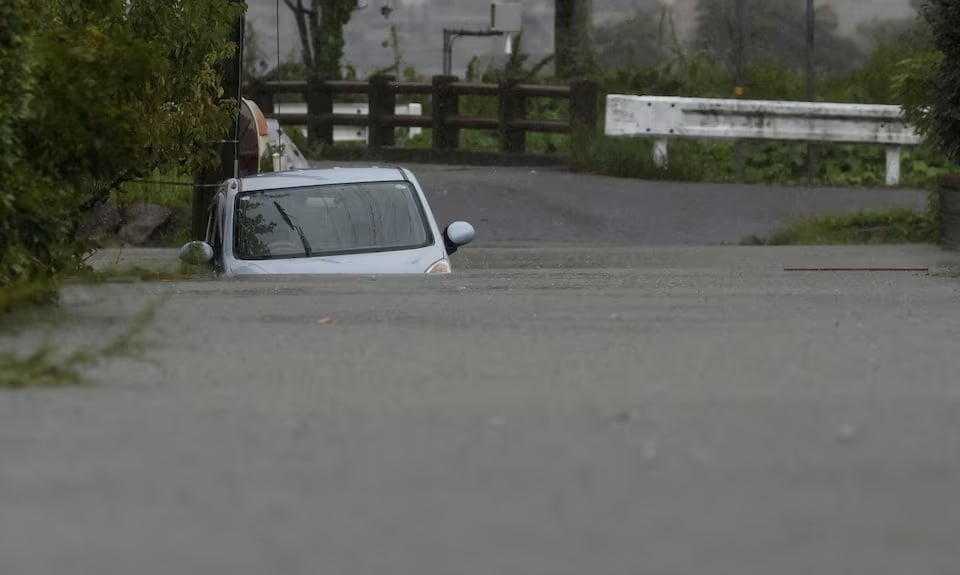 At least 6 people dead as typhoon Shanshan continues to rage in Japan picture 1