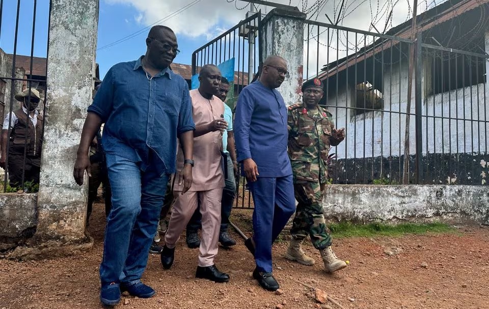 13 officiers militaires arrêtés pour avoir planifié un assassinat en Sierra Leone photo 1