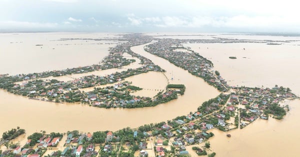 Lệ Thuỷ - Quảng Bình nhìn từ trên cao, khắp nơi ngập trong biển nước