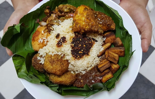 Ngạc nhiên với cách chế biến vụn bánh mỳ, cơm nướng lá chuối của Sri Lanka- Ảnh 2.