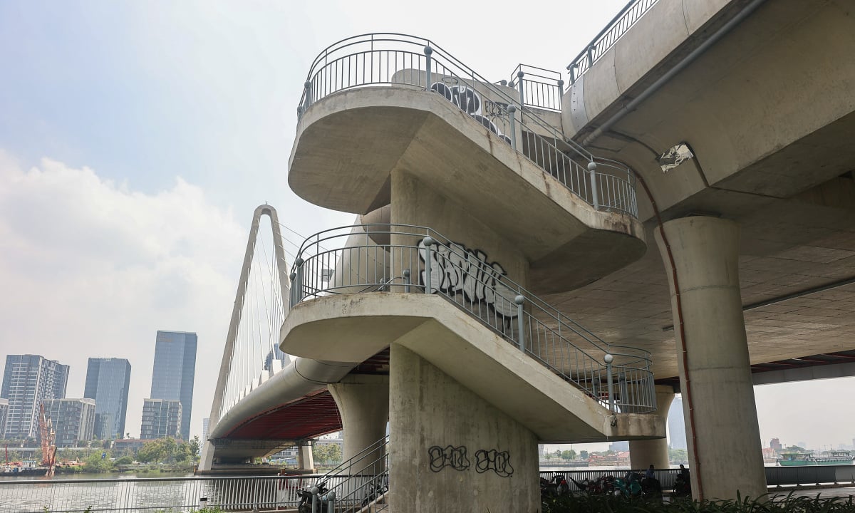 Ba Son Bridge will be covered with specialized anti-graffiti paint.