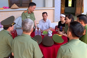 Phu Tho Provincial Police visited the families of the officers and soldiers of Dak Lak Provincial Police who died and were injured.