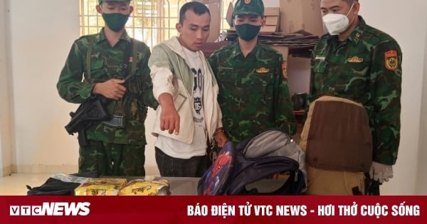 Arrested 2 young men transporting more than 10 kg of drugs from Cambodia to Vietnam