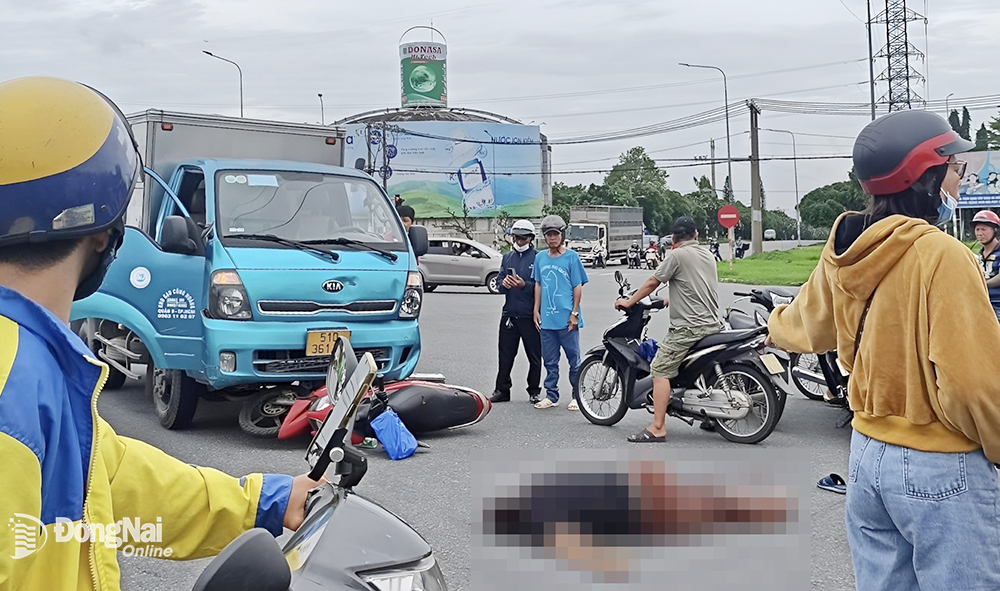 タンクヌオック交差点でトラックと衝突し1人が死亡した。