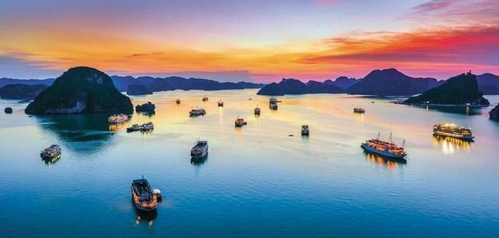 Sonnenuntergang in der Ha Long Bucht. Foto: Outlook India.