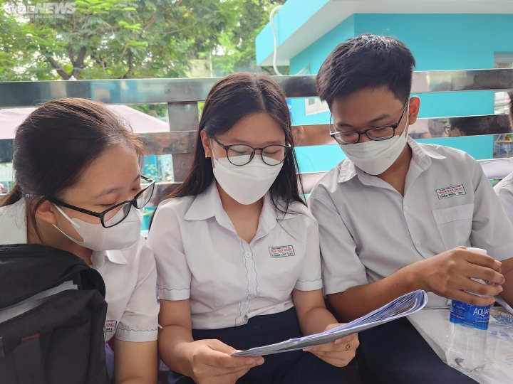 Ho Chi Minh-Ville annonce les résultats d'admission pour les classes spécialisées et intégrées de 10e année - 3