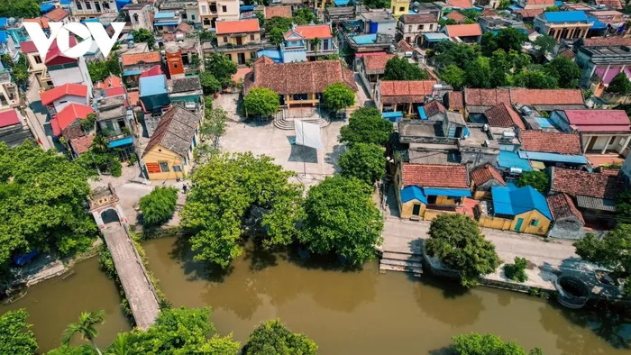 Làng Dịch Diệp (huyện Trực Ninh), với cây cầu cổng làng được xây dựng từ năm 1864.