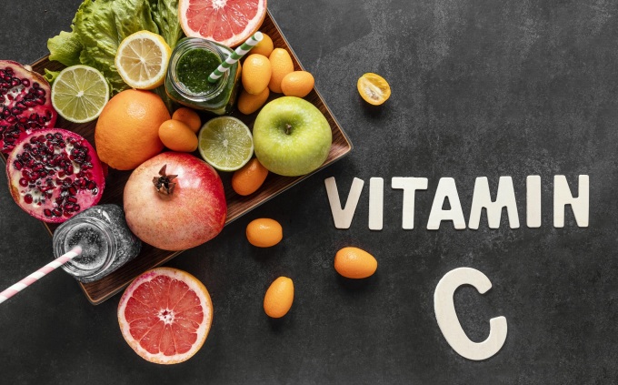 La vitamine C contribue à la cicatrisation des plaies et aide le corps à produire des globules rouges. Photo : Freepik