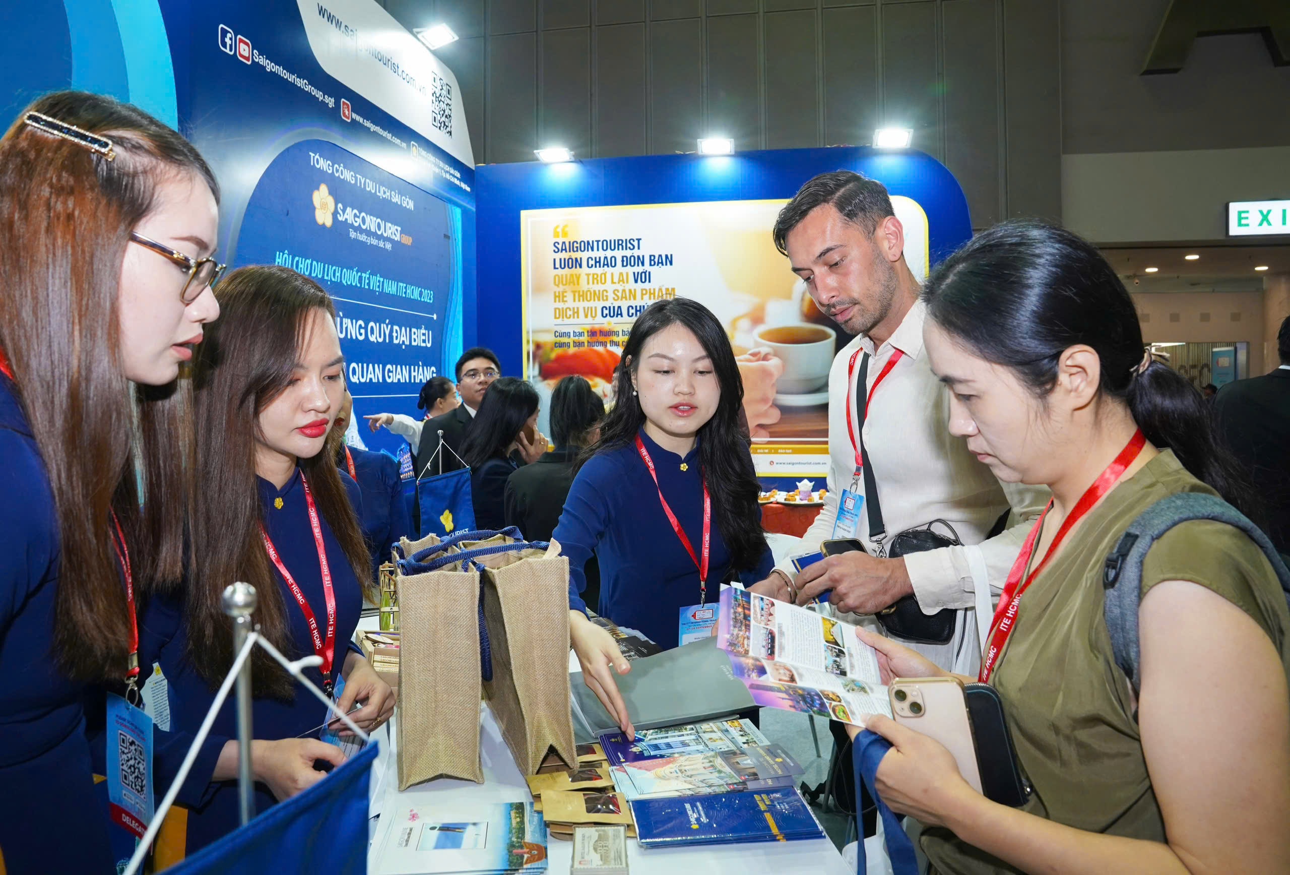 Săn vé máy bay, tour giảm giá 