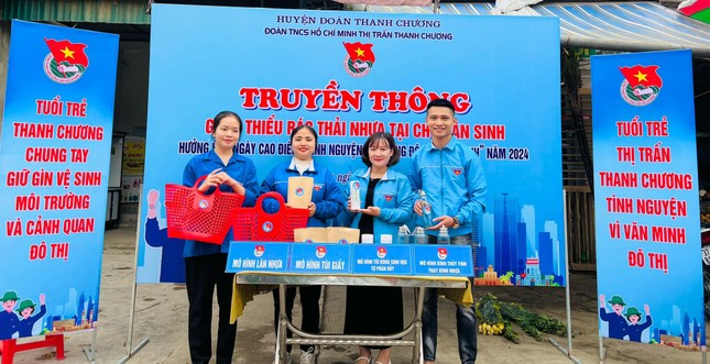 Đường bích họa 'Tự hào một dải non sông' ảnh 16