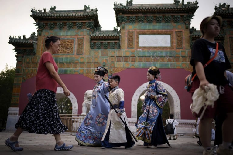 고대 도시 풍경은 관광객이 그림 2의 관점에서 포착한 것입니다.