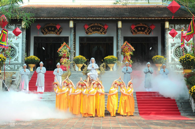 Scene of Princess Huyen Tran becoming a nun. Photo: Vo Thanh