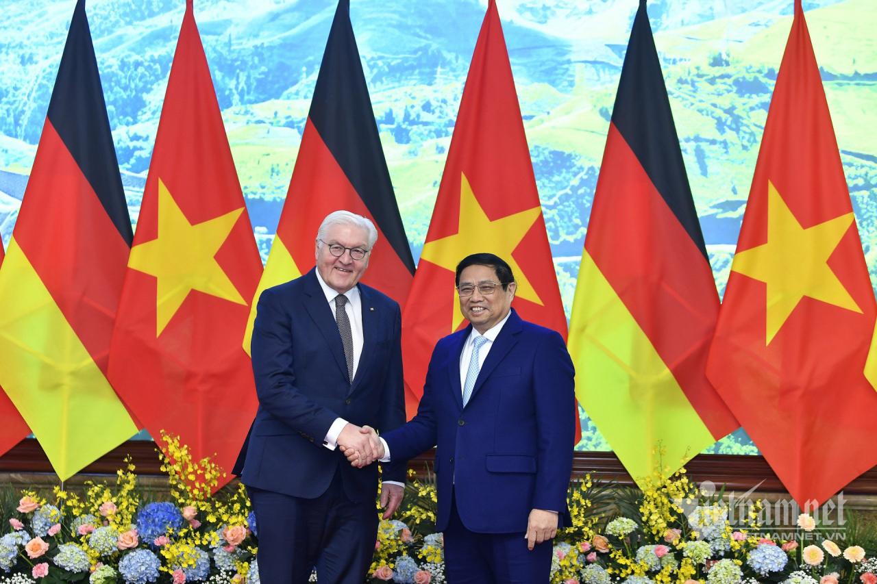 Pham Minh Chinh Frank Walter Steinmeier 2.jpg