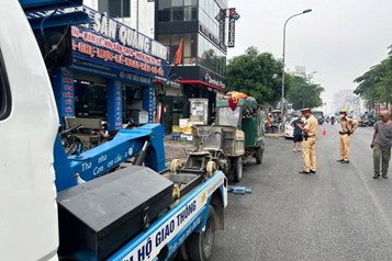 Hanoi confiscó temporalmente más de 2.000 vehículos de tres ruedas de fabricación casera después de tres meses de manipulación