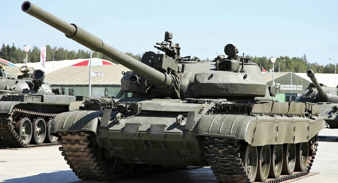 Xe tăng T-62M Nga sống sót kỳ diệu sau khi bị 10 UAV tự sát tấn công- Ảnh 22.