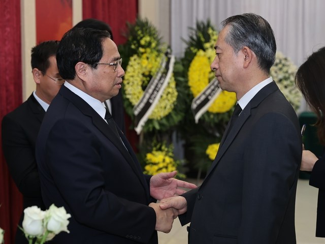 Thủ tướng Chính phủ Phạm Minh Chính viếng nguyên Thủ tướng Trung Quốc Lý Khắc Cường