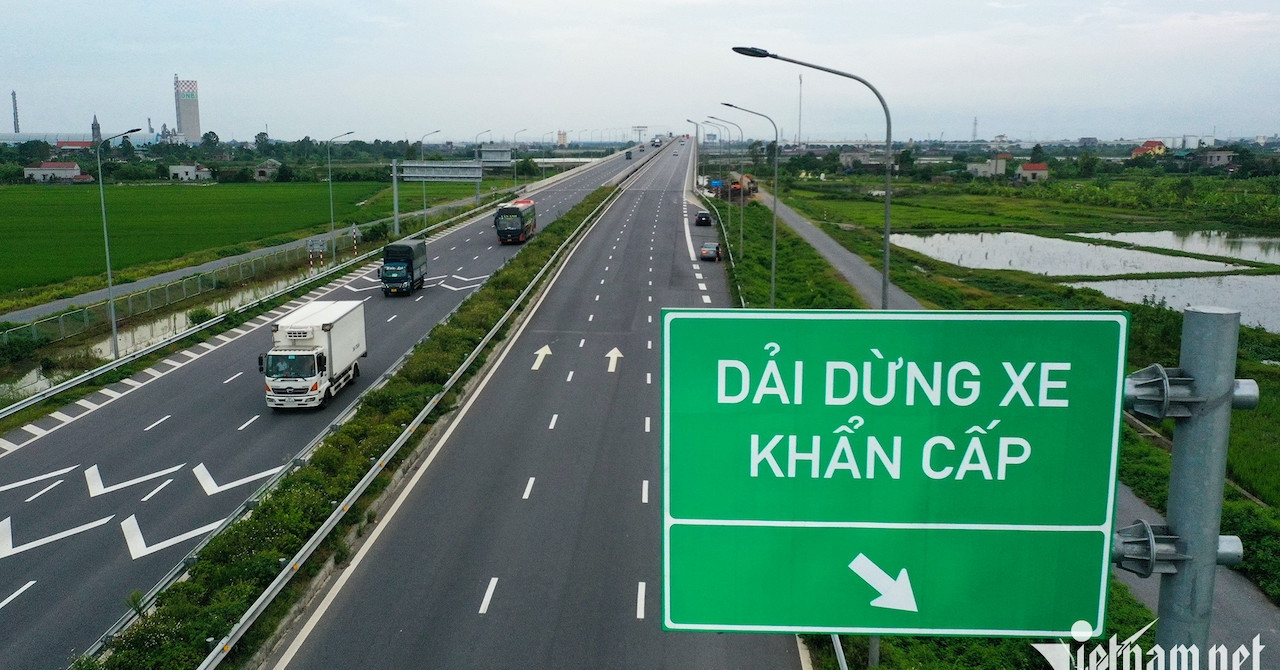 Cao Bo - Mai Son Expressway through Tam Diep does not have a water collection system on both sides.