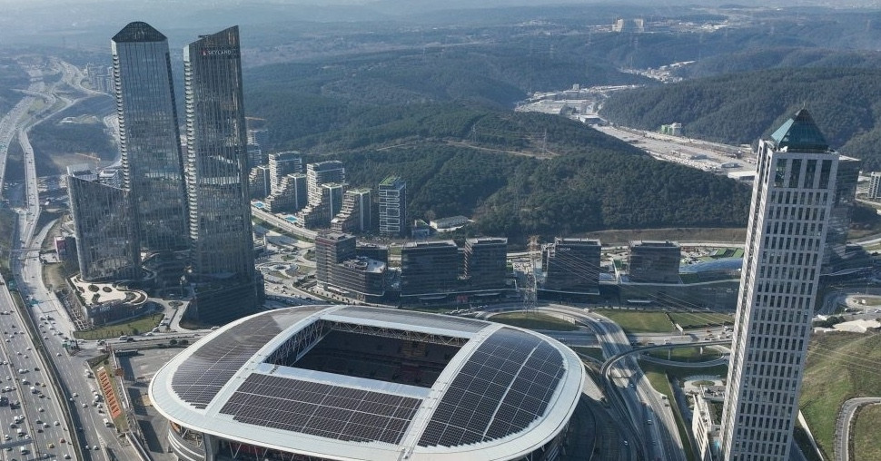 Un estadio instala miles de paneles solares y establece un récord mundial Guinness