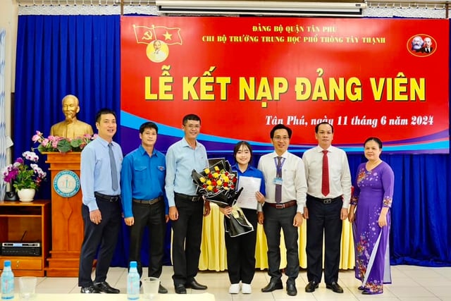 Nữ sinh TP.HCM nhận tin vui trước ngày thi tốt nghiệp THPT- Ảnh 2.