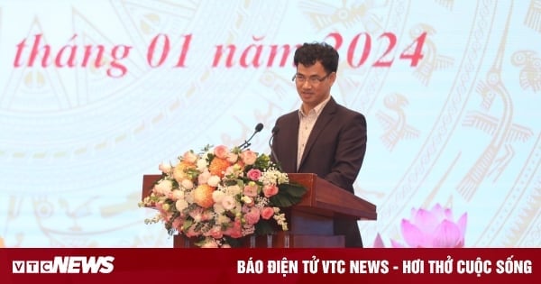 L'artiste émérite Xuan Bac, directeur du Théâtre dramatique du Vietnam, a prononcé un discours. (Photo : Thanh Tung)