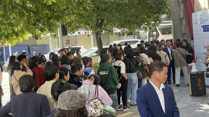 Pasajeros esperando para visitar el interior de la Torre de Agua Hang Dau. Foto: Anh Duy