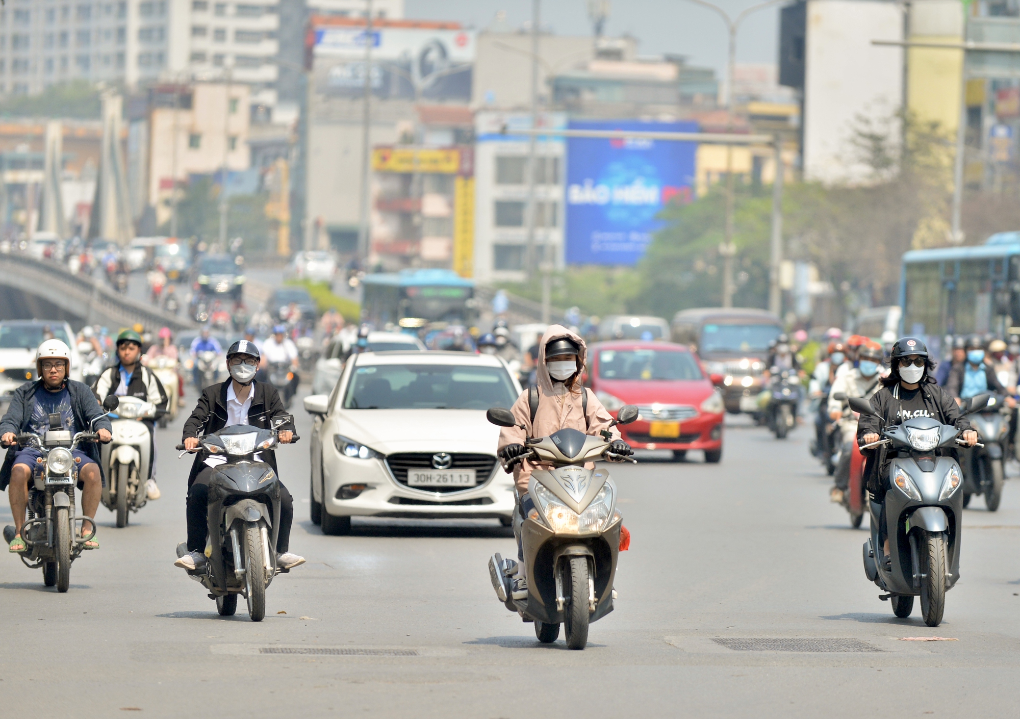 Khung giờ 'nguy cơ cho sức khỏe' trong những ngày nắng nóng gay gắt - Ảnh 1.