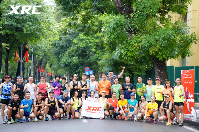 Xtep Running Club weekend activities at Hoan Kiem Lake. Photo: Xtep