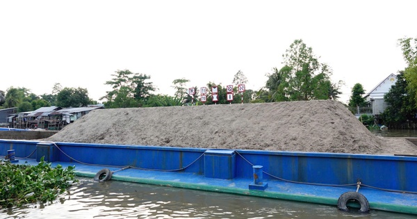 When will 3 sand mines in Tien Giang start supplying for Chau Doc - Can Tho expressway?