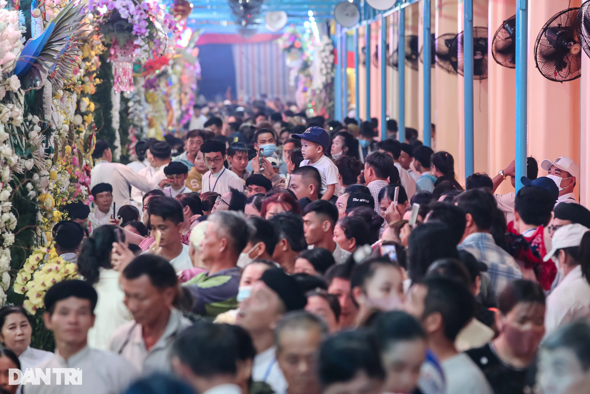 Miles de peregrinos visitan la Santa Sede de Tay Ninh